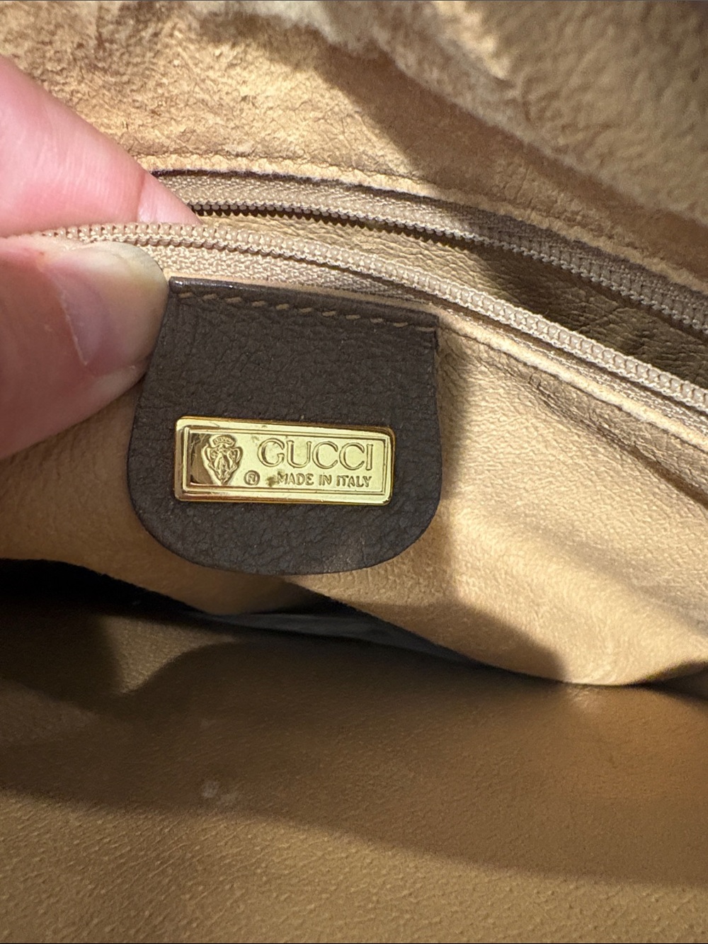 Vintage Gucci Beige and Brown GG Supreme Crossbody Bag - Picture 4 of 8